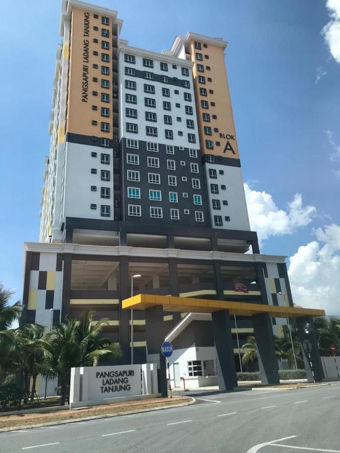 Sunnystay @ Ladang Tanjung Куала-Тренгану Екстер'єр фото